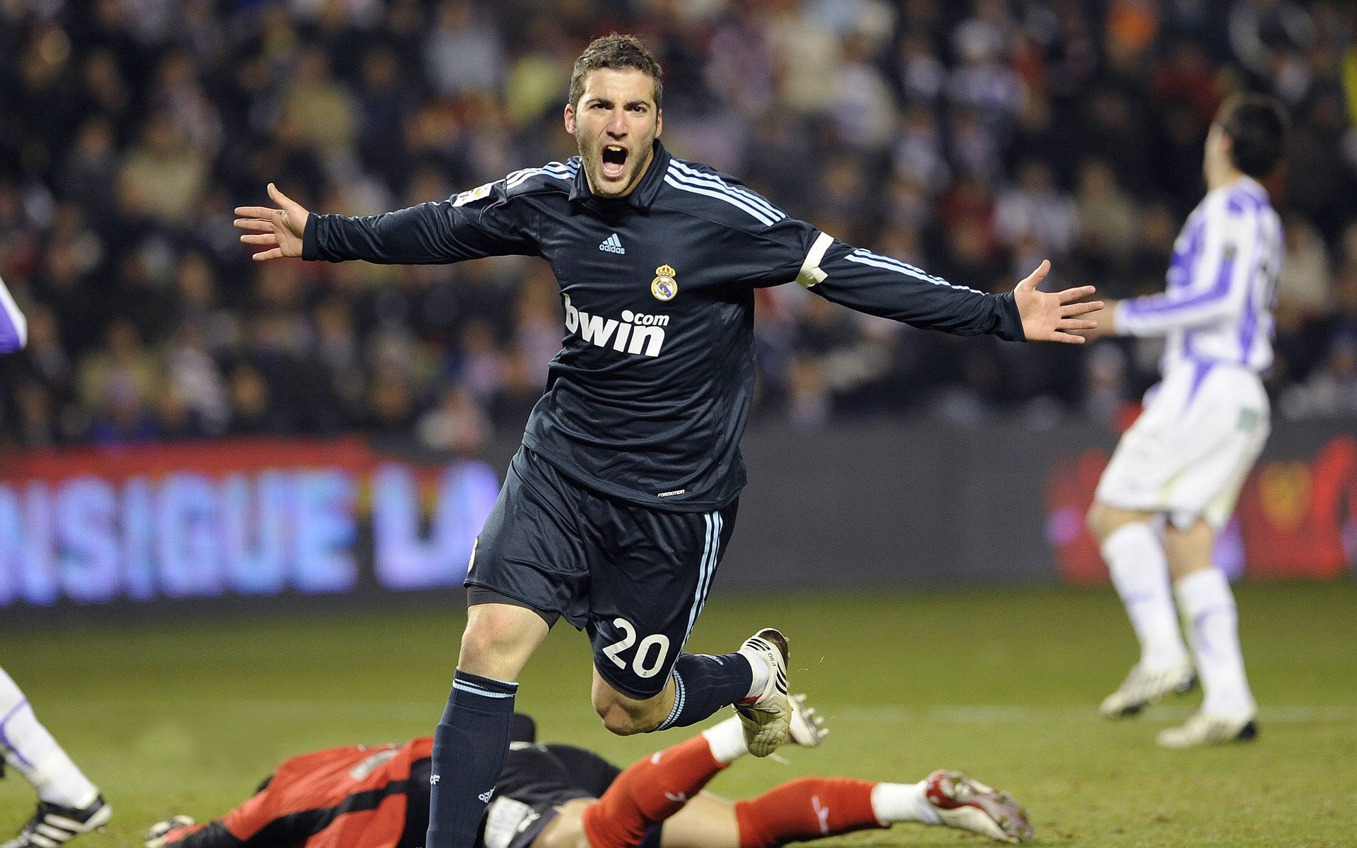 开云平台-世界杯惊喜不断：激动人心的精彩片段！，世界杯精彩瞬间视频