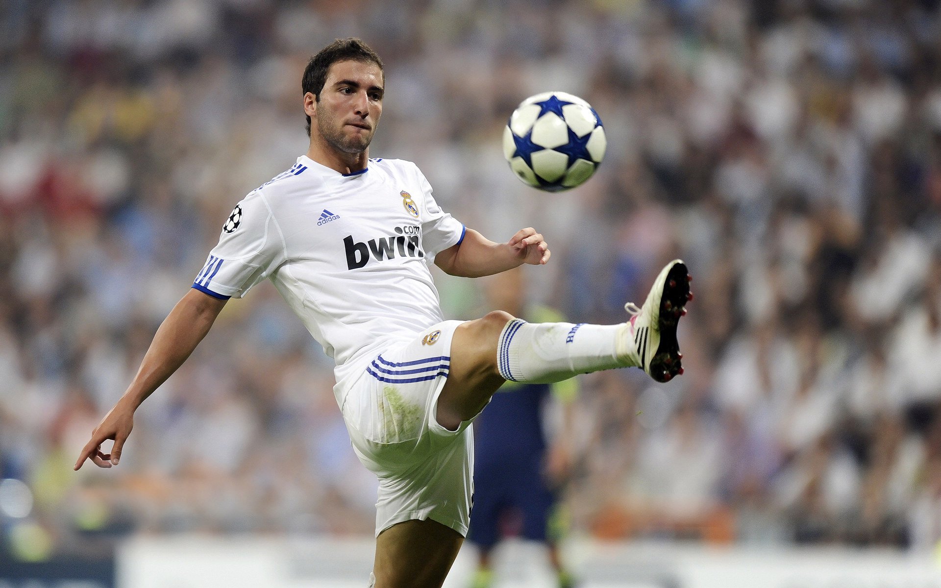 德甲全场精彩:攻守转换令人目不暇接!,德甲官方用球