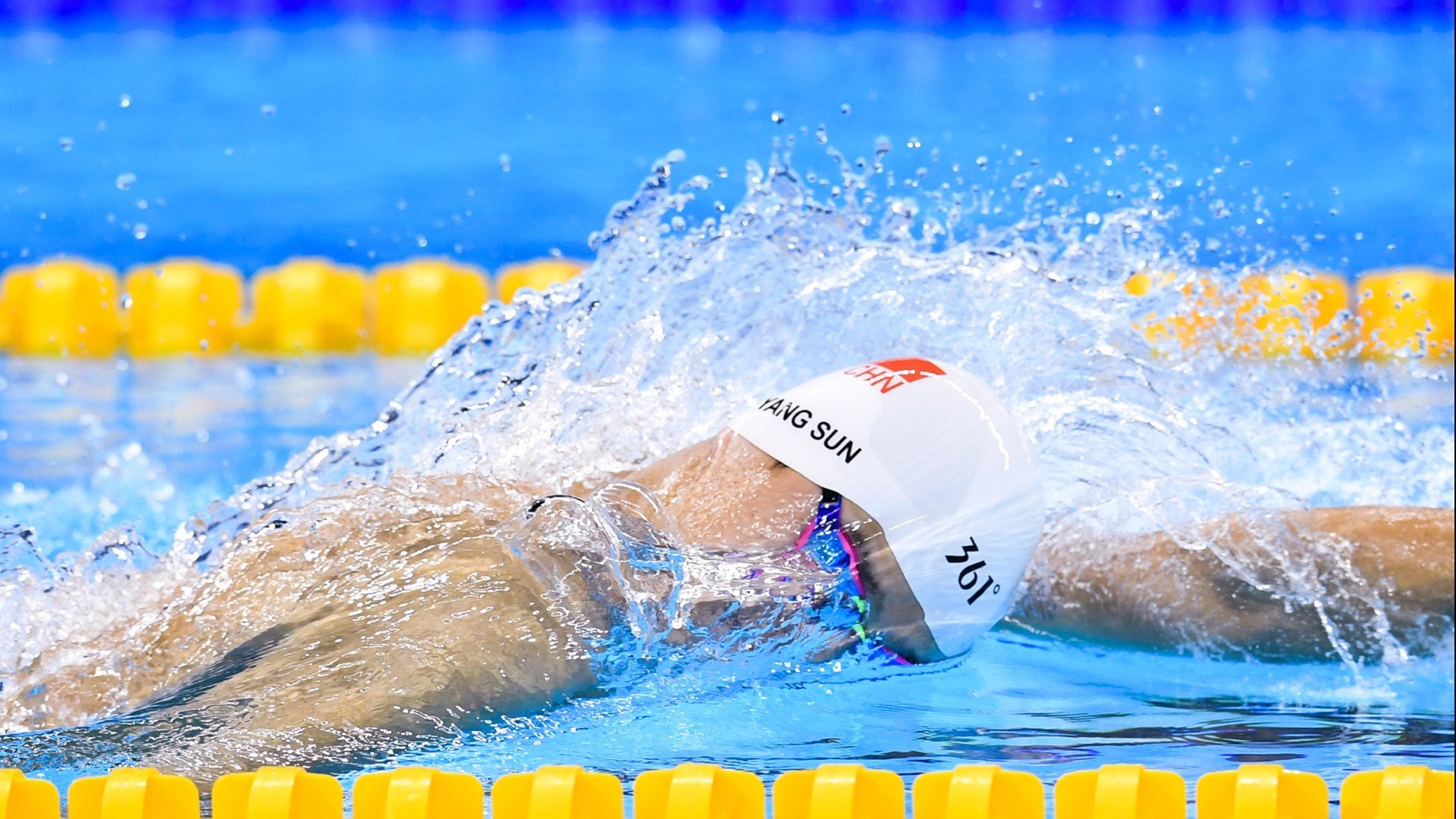 “中超豪门续约主力，打造冠军班底”，中超榜首